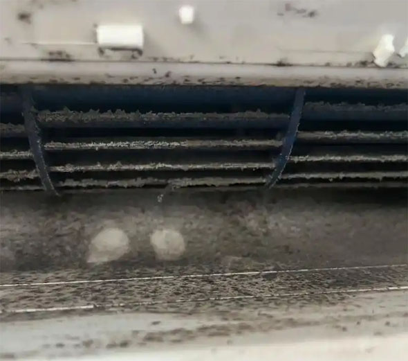 广元市空调吹的风有股烧焦味是怎么回事